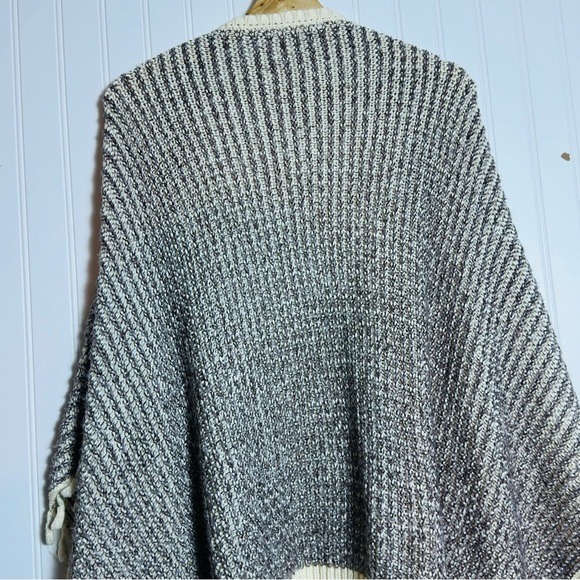 Roffe Anthropologie Eliana Pommed Hem Knit Kimono One Size - Picture 9 of 10